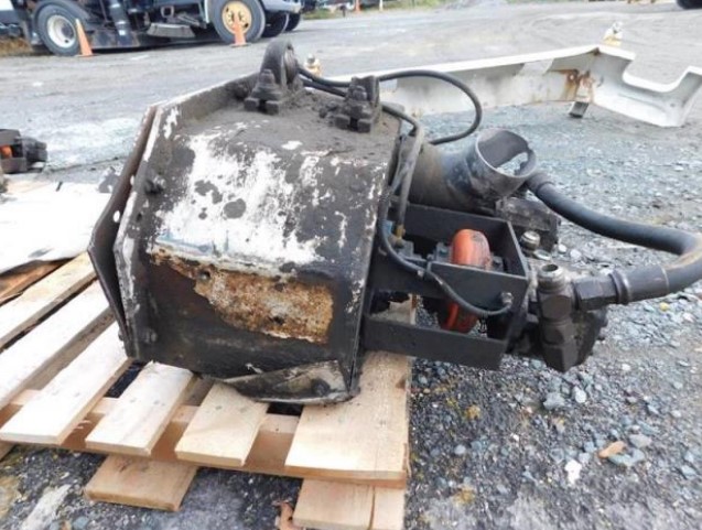 2006 Auto Car Expeditor with Line Removal/Saw Cutting Truck - Image 12