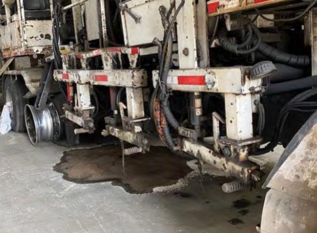 2006 Auto Car Expeditor with Line Removal/Saw Cutting Truck - Image 2