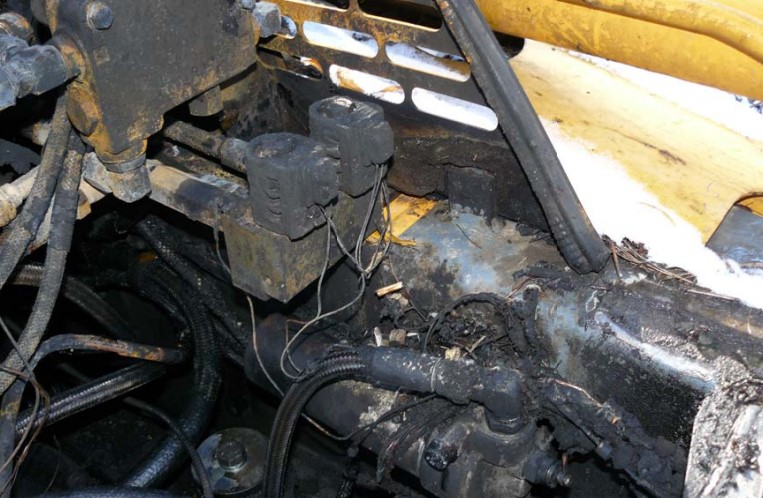 2005 Mustang MTL25 Skid Steer - Image 23