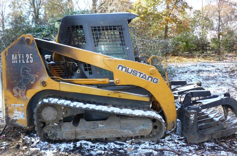 2005 Mustang MTL25 Skid Steer - Image 3