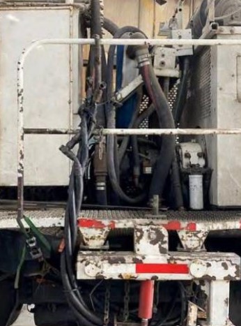 2006 Auto Car Expeditor with Line Removal/Saw Cutting Truck - Image 3