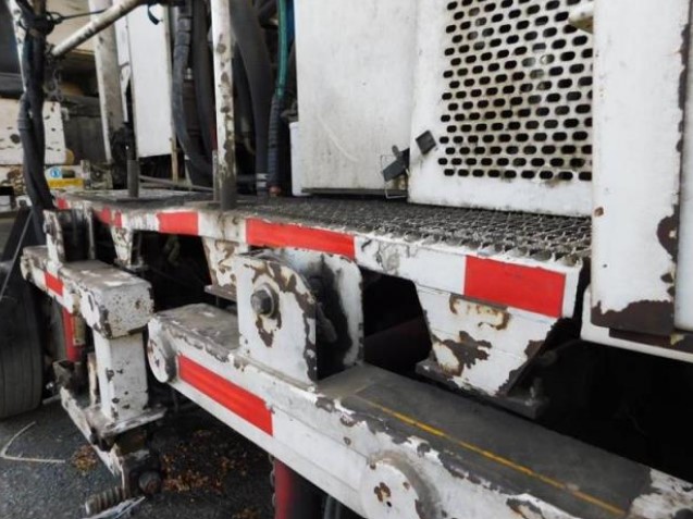 2006 Auto Car Expeditor with Line Removal/Saw Cutting Truck - Image 5