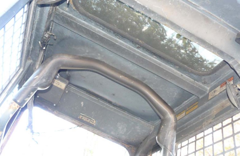 2005 Mustang MTL25 Skid Steer - Image 7