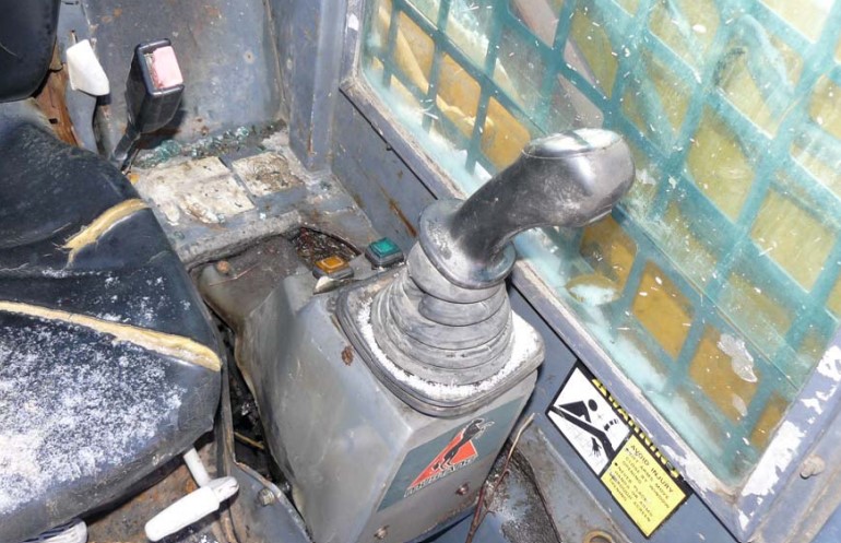 2005 Mustang MTL25 Skid Steer - Image 8