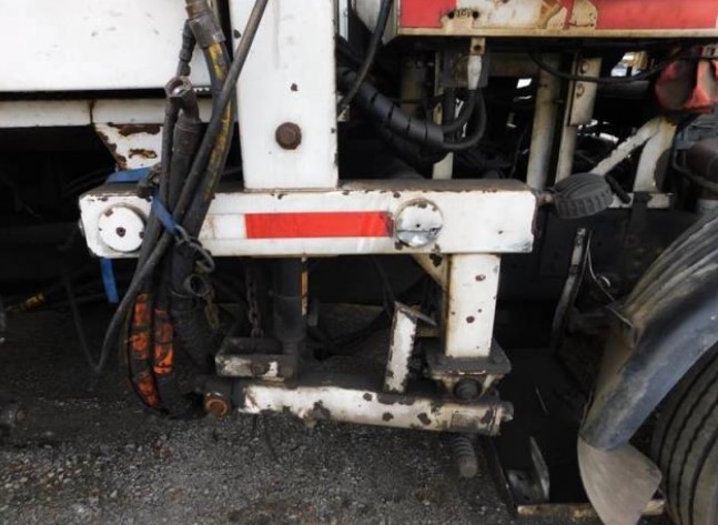 2006 Auto Car Expeditor with Line Removal/Saw Cutting Truck - Image 8