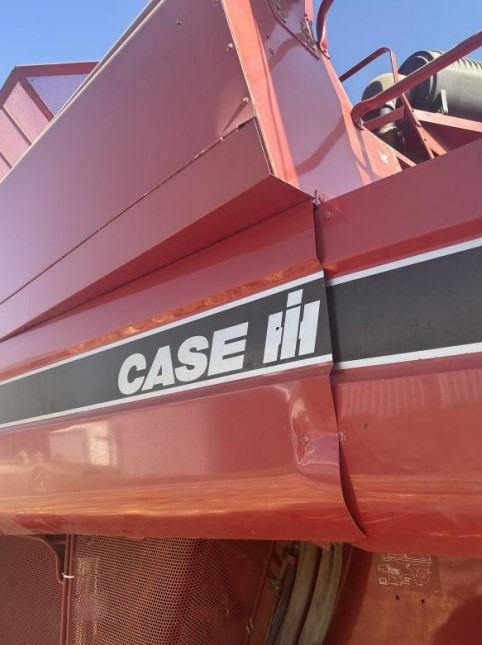 1998 CASE IH 2366 Combine - Image 2