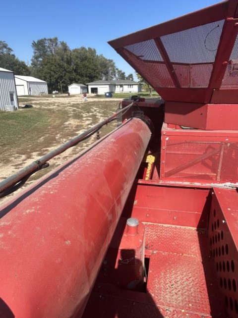 1998 CASE IH 2366 Combine - Image 5