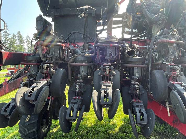 2009 White 8831 Planter - Image 5