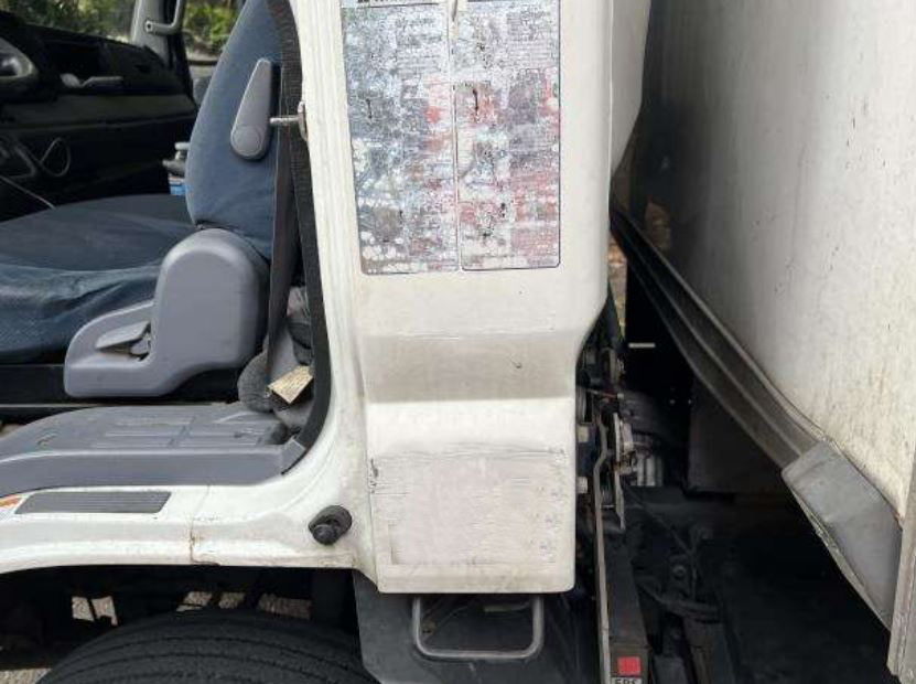 2012 Mitsubishi Fuso Box Truck - Image 9