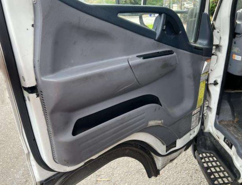 2012 Mitsubishi Fuso Box Truck - Image 10
