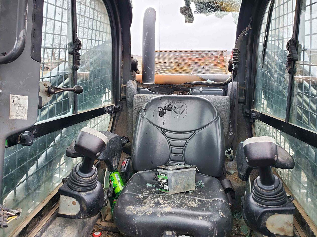 2017 New Holland C238 Skid Steer - Image 7