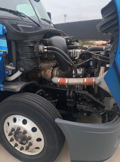 2016 Freightliner Cascadia - Image 2