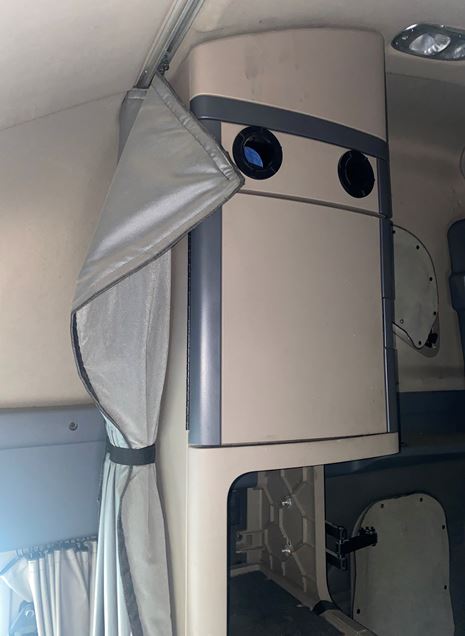 2016 Freightliner Cascadia - Image 9