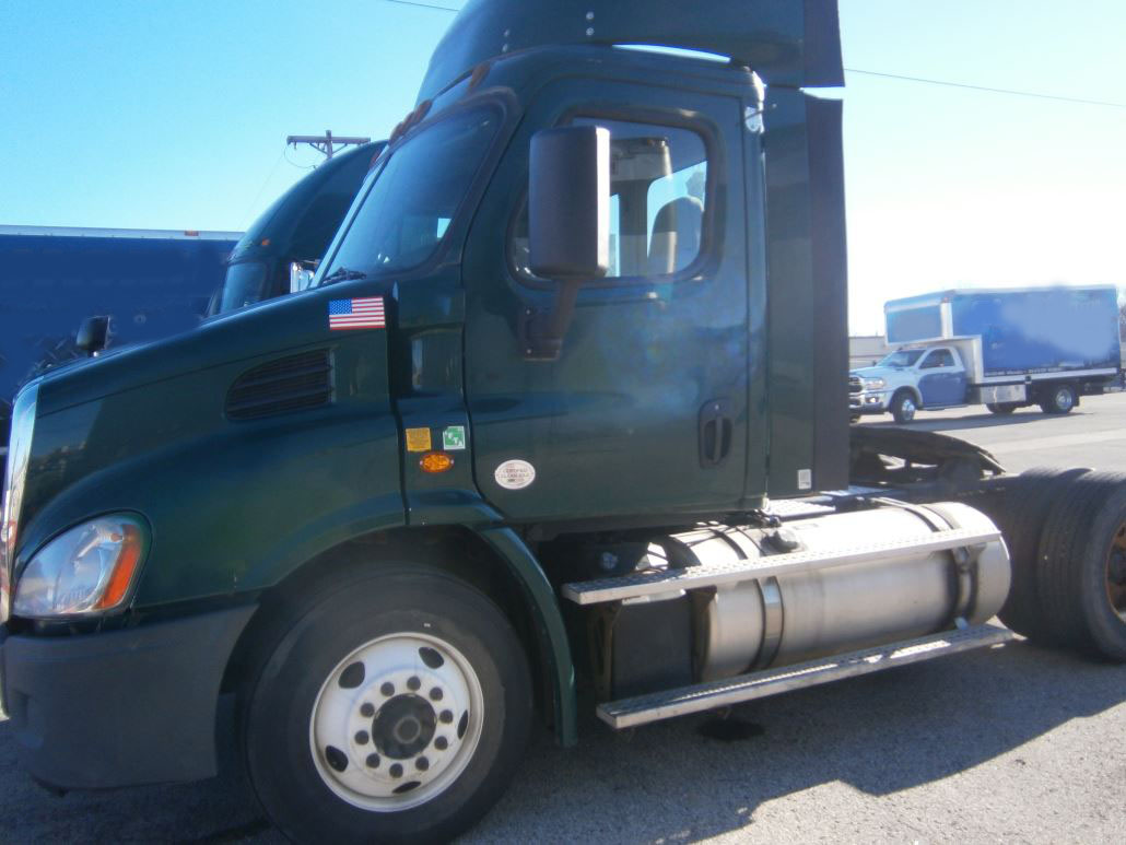 2016 Freightliner Cascadia - Image 3