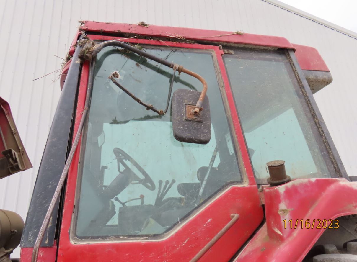 Case International 7120 Tractor - Image 4