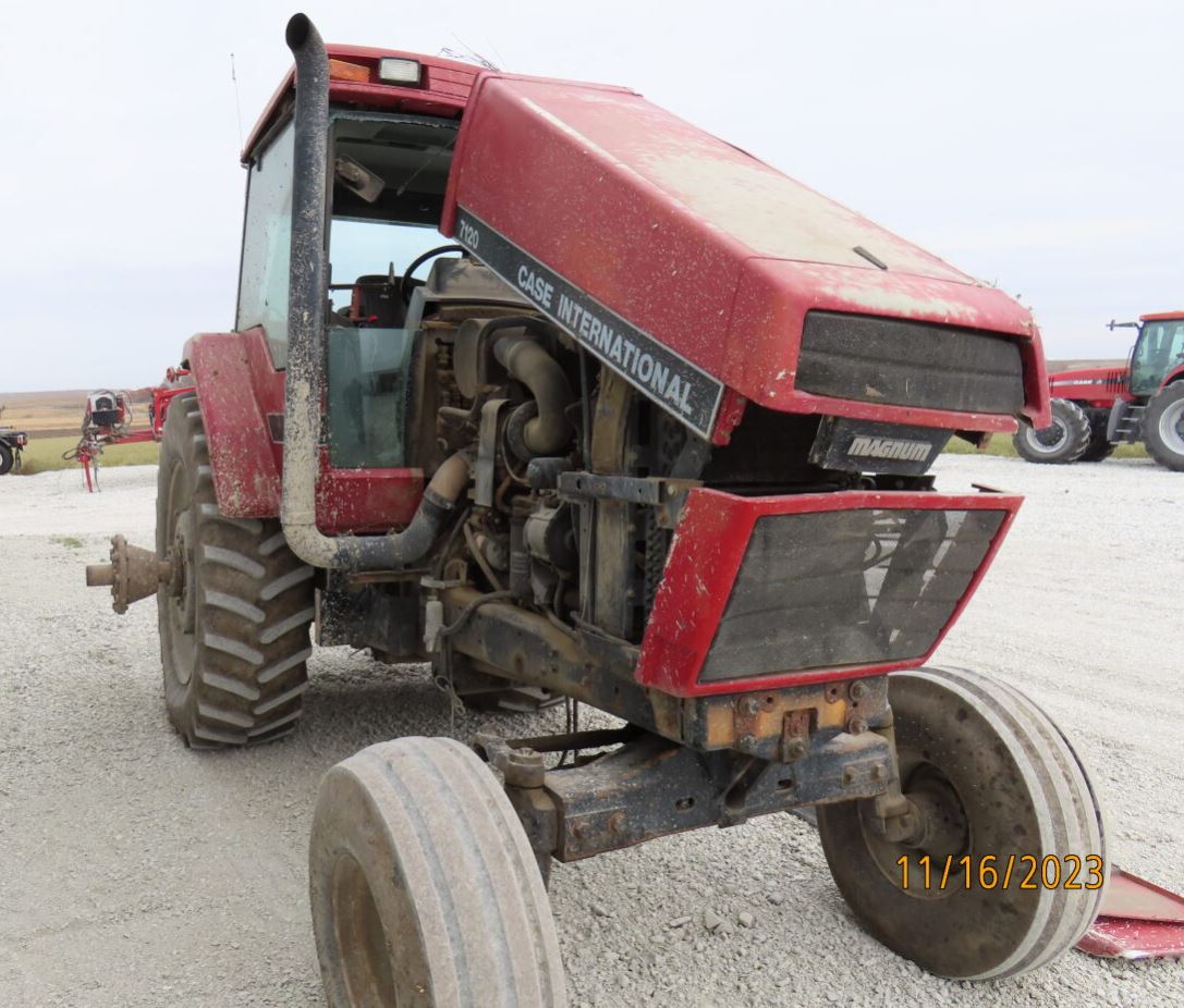 Case International 7120 Tractor - Image 9