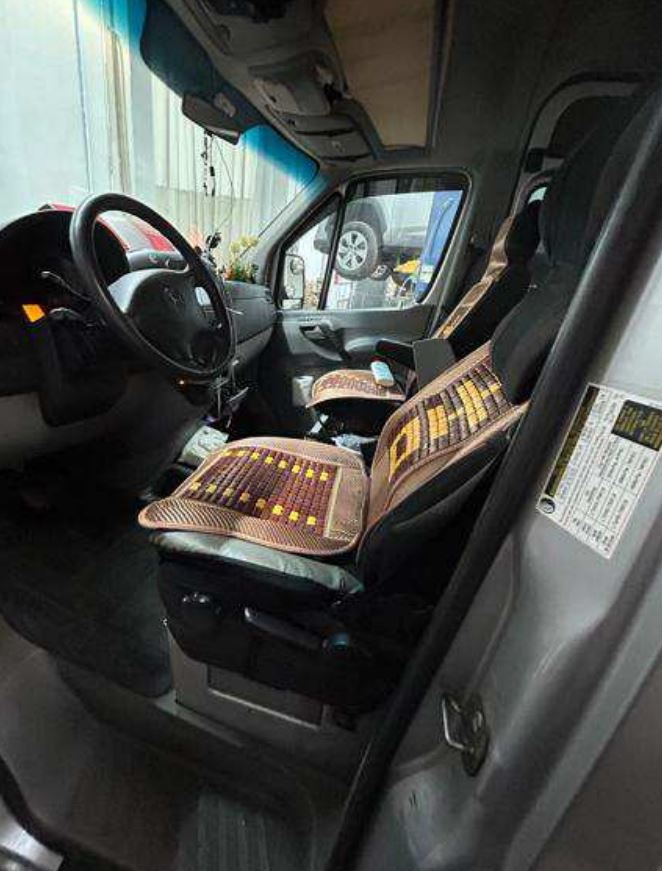 2012 Mercedes Benz Sprinter - Image 11