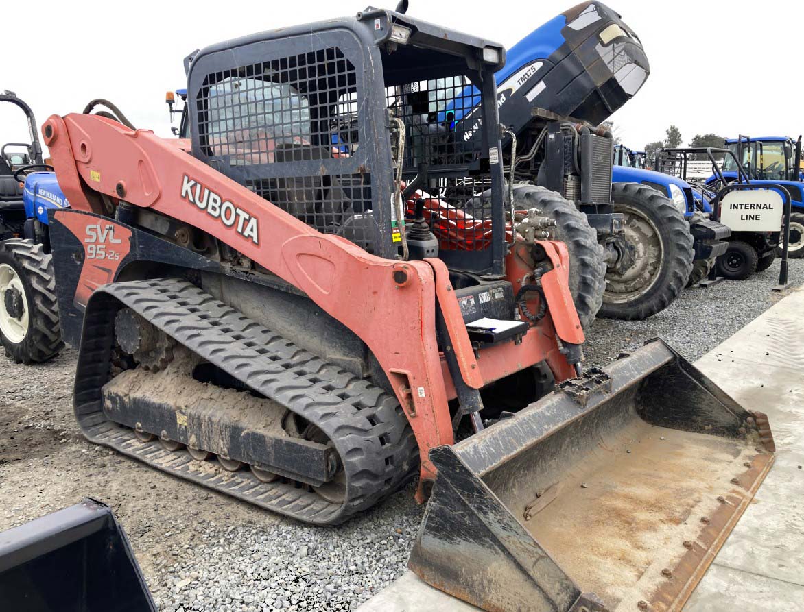 2016 Kubota SVL95-2s Skid Steer - Image 2