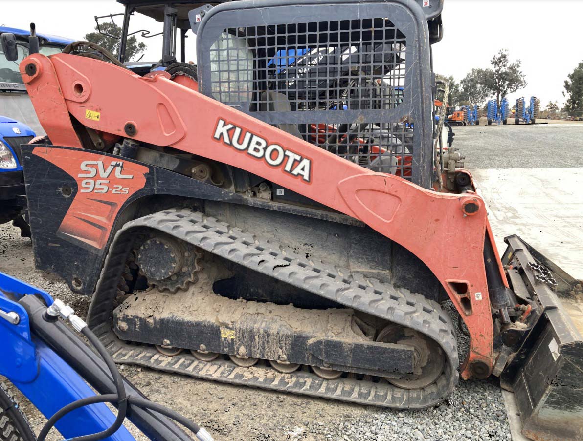 2016 Kubota SVL95-2s Skid Steer - Image 3