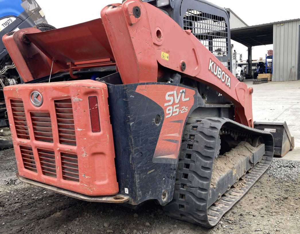 2016 Kubota SVL95-2s Skid Steer - Image 4