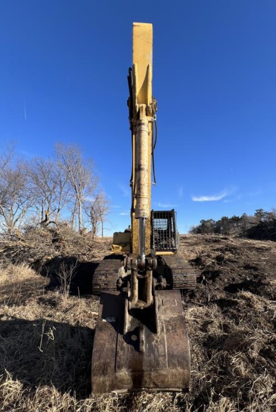 Komatsu PC220LC Excavator - Image 2