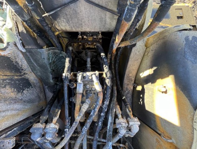 Komatsu PC220LC Excavator - Image 20