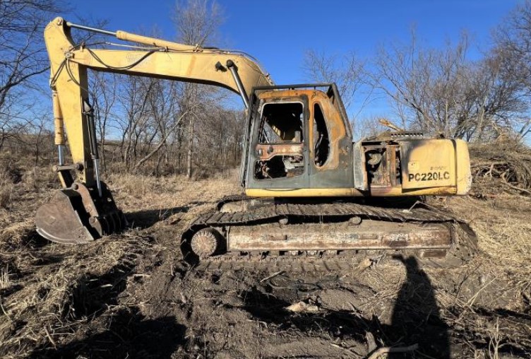 Komatsu PC220LC Excavator - Image 4