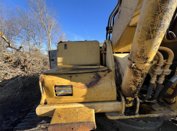 Komatsu PC220LC Excavator - Image 6
