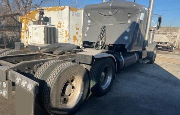 1999 Freightliner Long Conventional w/Sleeper - Image 2