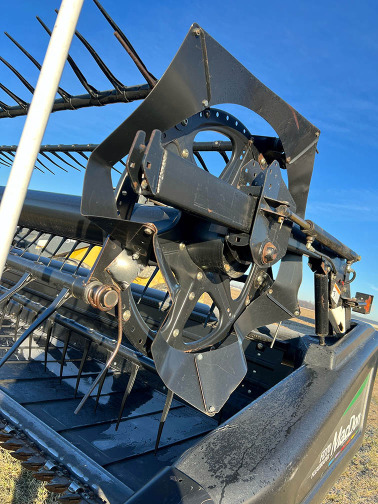 2008 MacDon FD70 Flexdraper Header - Image 2
