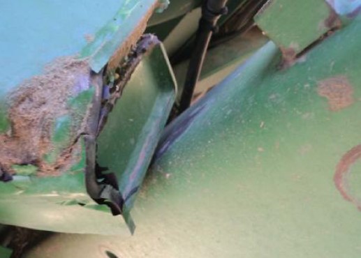 2005 John Deere 9760 Combine - Image 15