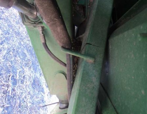 2005 John Deere 9760 Combine - Image 16