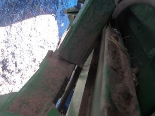 2005 John Deere 9760 Combine - Image 17