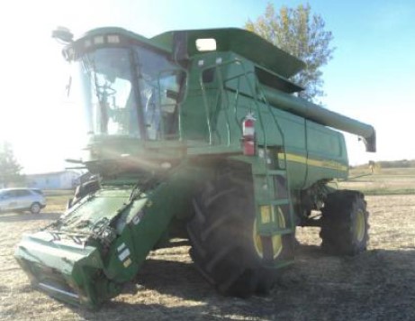 2005 John Deere 9760 Combine - Image 2