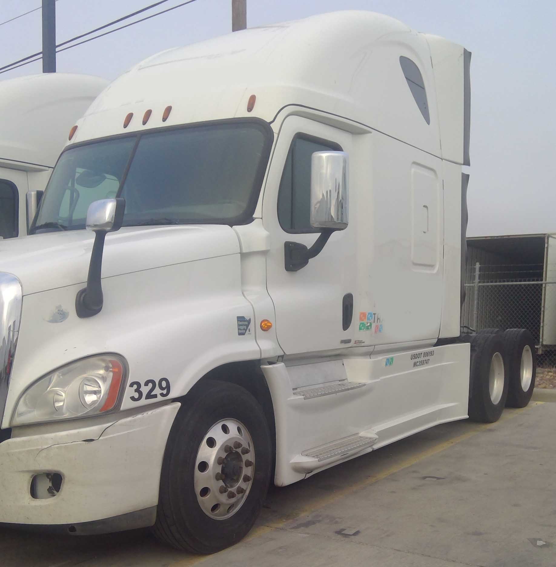 2016 Freightliner Cascadia - Image 2