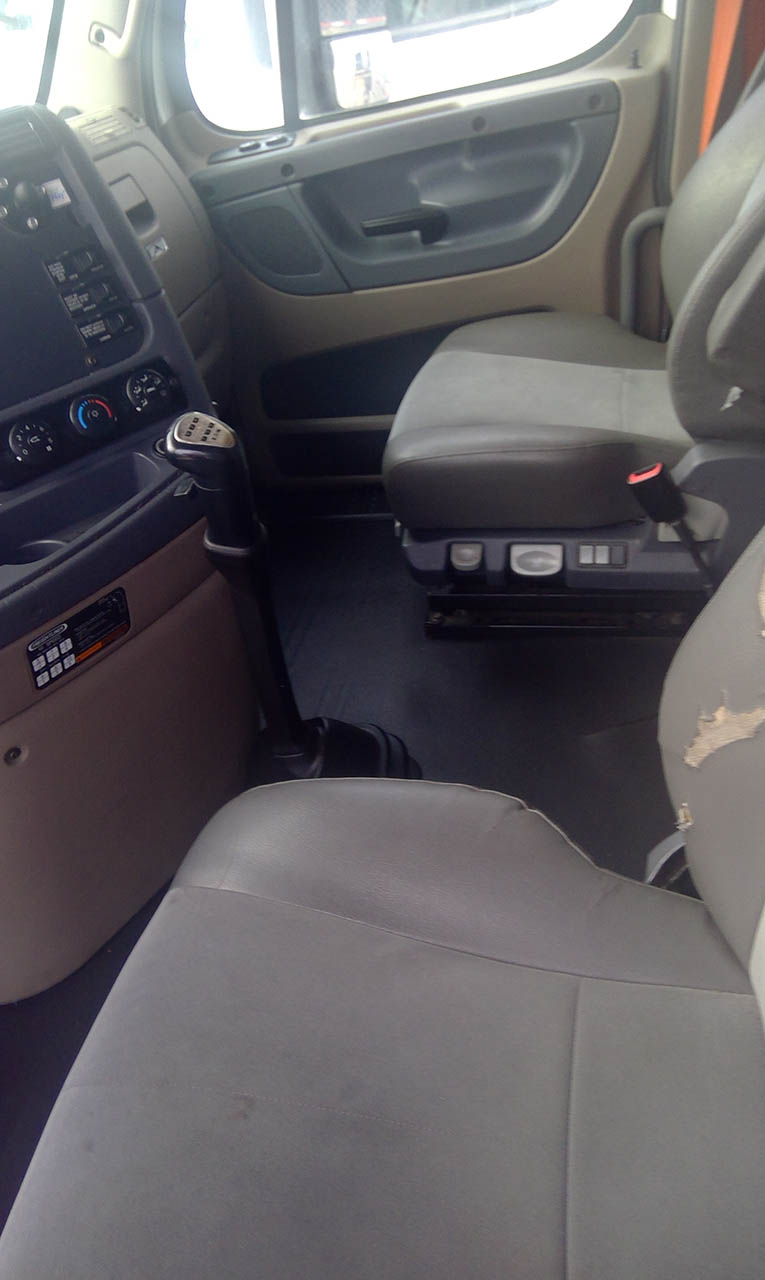 2016 Freightliner Cascadia - Image 5