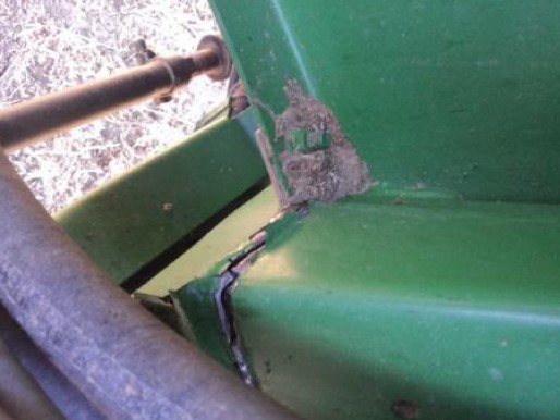 2005 John Deere 9760 Combine - Image 4