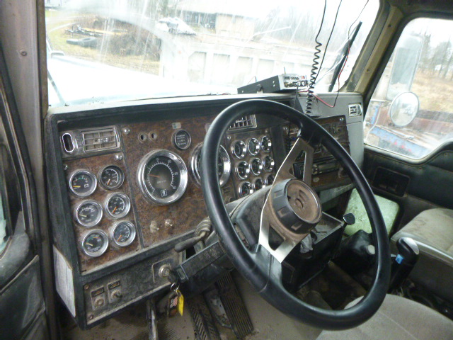 1998 Kenworth W900 Dump Truck - Image 4