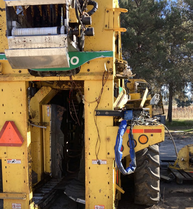 2018 OXBO 6120 Grape Harvester - Image 7