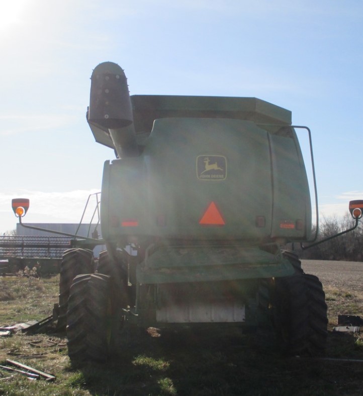2001 John Deere 9650 Combine - Image 2