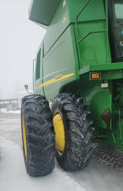 2001 John Deere 9650 Combine - Image 10