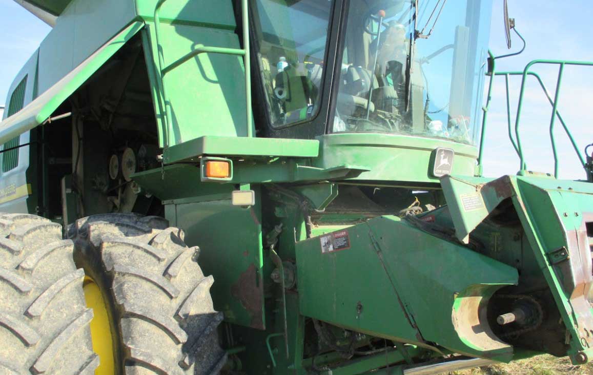 2001 John Deere 9650 Combine - Image 12