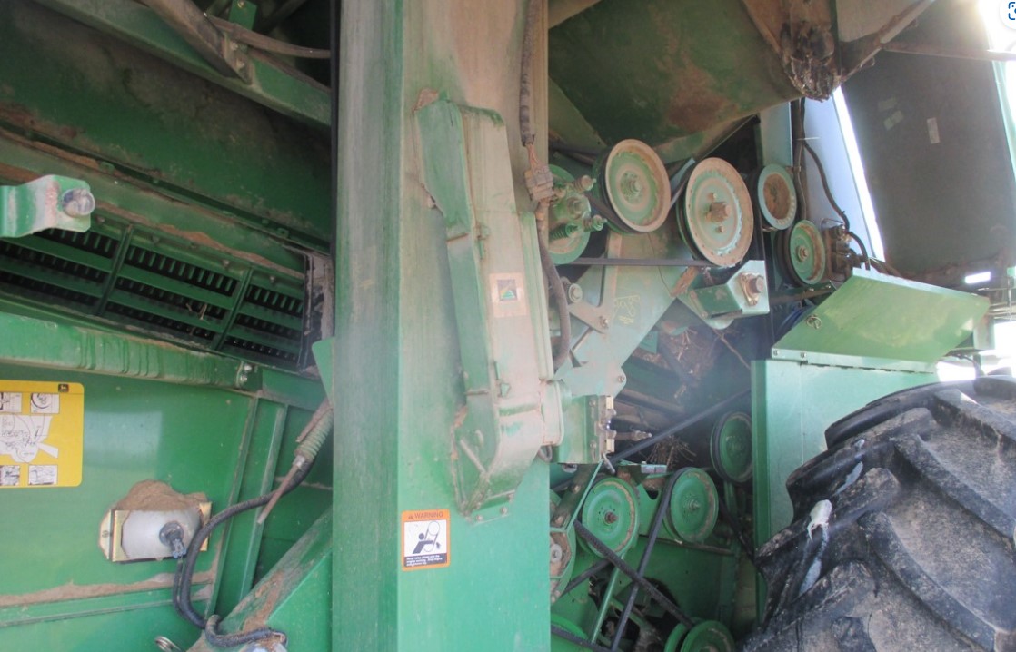 2001 John Deere 9650 Combine - Image 16