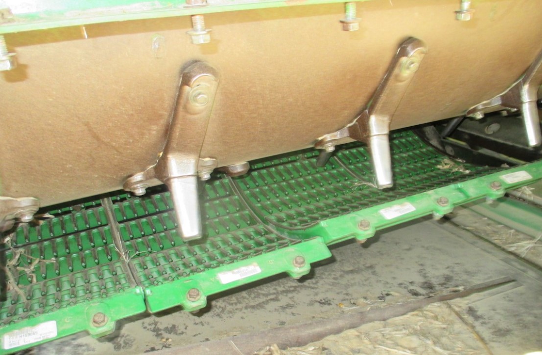 2001 John Deere 9650 Combine - Image 19