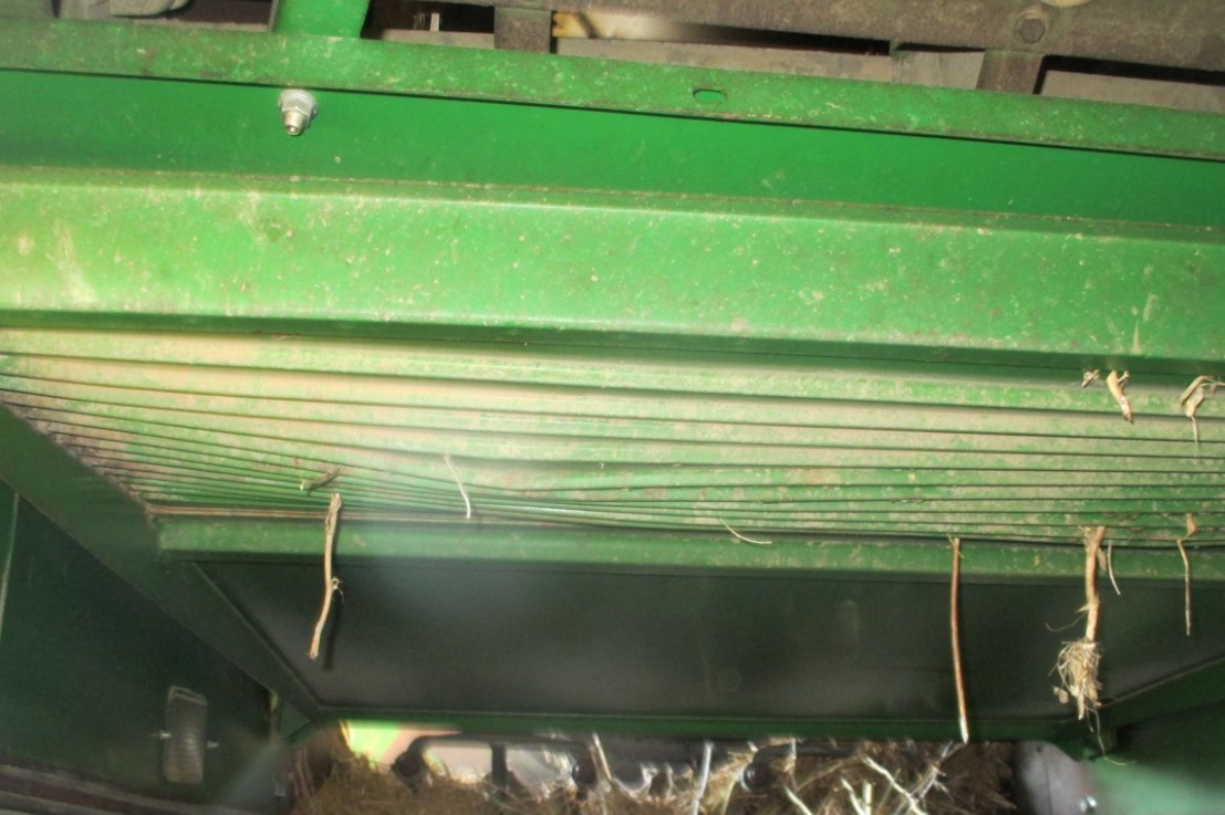 2001 John Deere 9650 Combine - Image 25