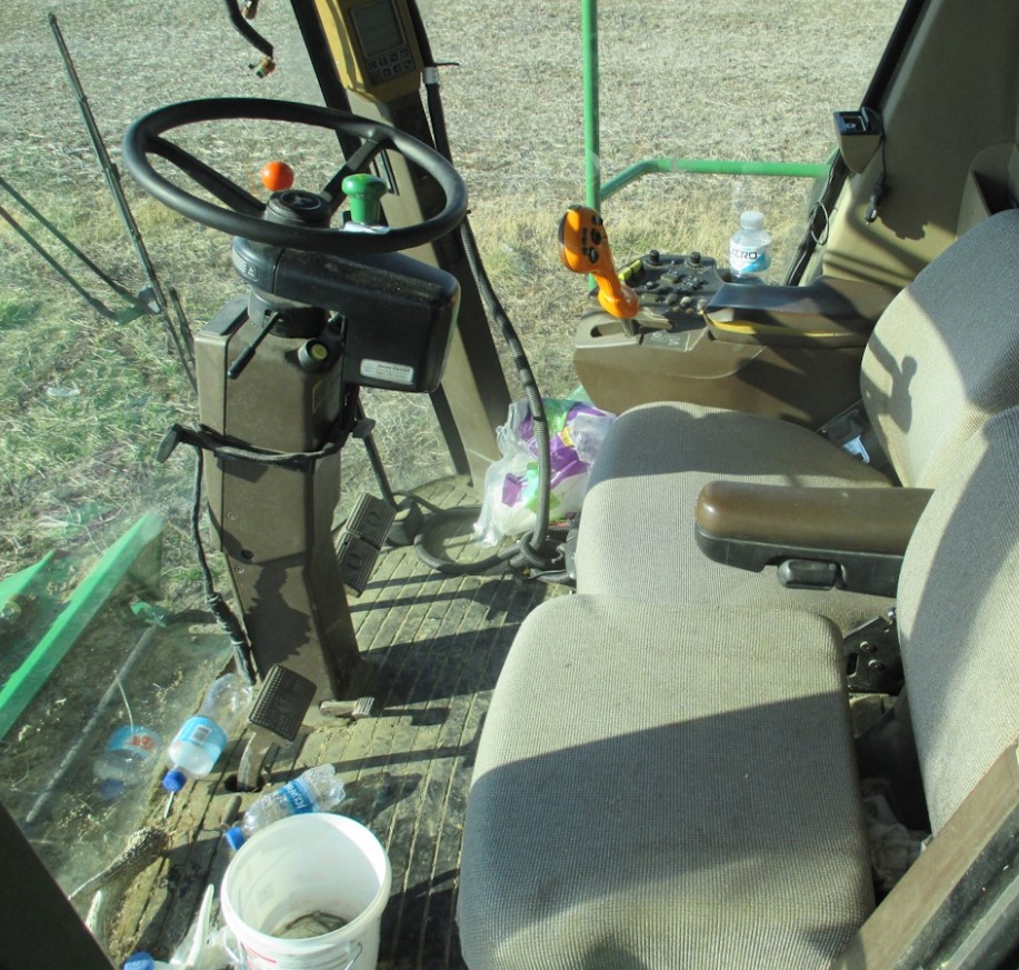 2001 John Deere 9650 Combine - Image 26