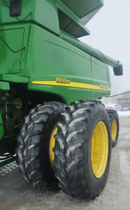 2001 John Deere 9650 Combine - Image 9