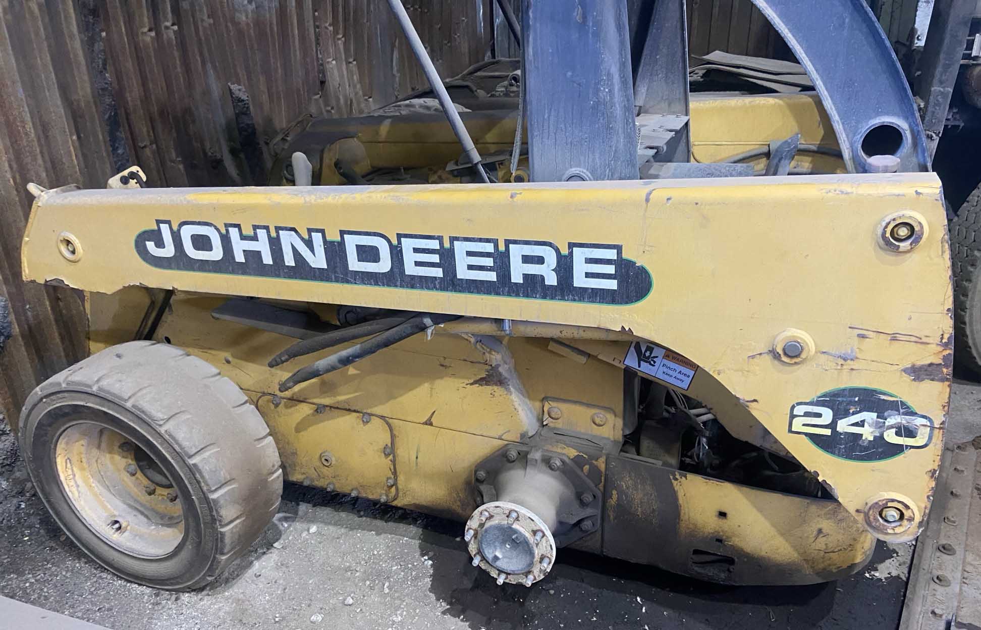 2000 John Deere 240 Skid Steer - Image 3