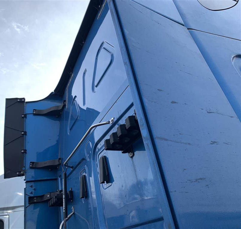 2020 Freightliner Cascadia - Image 11