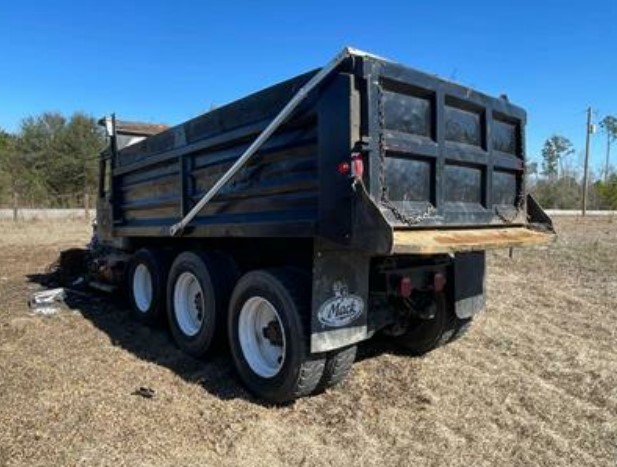 2008 Mack GU Dump Truck - Image 2